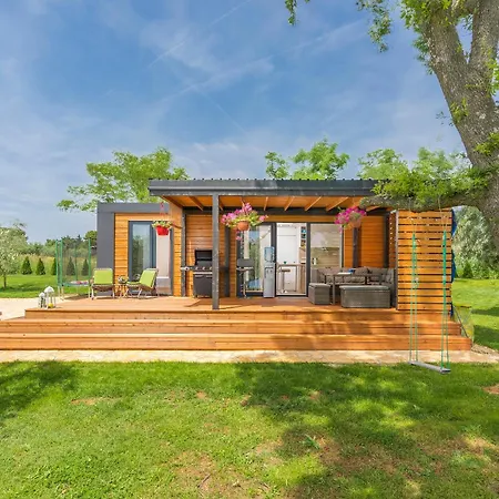 House Ive, Romantic Escape With Jacuzzi, Pool & Olive Grove Charm In Pomer, Istria Ferienhaus