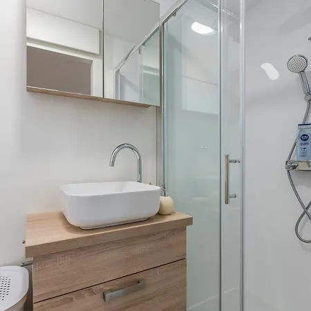 House Ive, Romantic Escape With Jacuzzi, Pool & Olive Grove Charm In Pomer, Istria بيت للعطل *