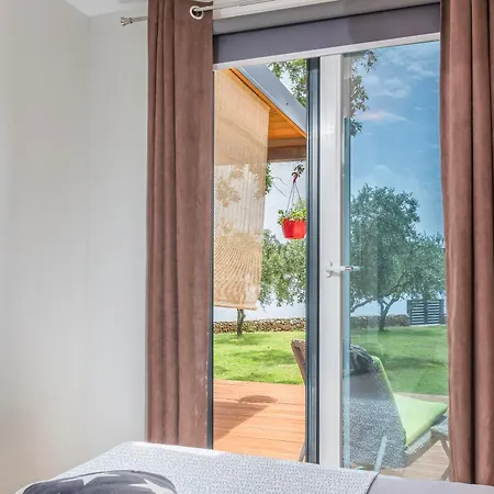 House Ive, Romantic Escape With Jacuzzi, Pool & Olive Grove Charm In Pomer, Istria *