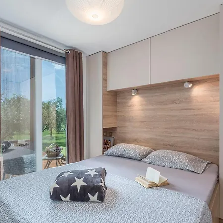 Dom wakacyjny House Ive, Romantic Escape With Jacuzzi, Pool & Olive Grove Charm In Pomer, Istria *