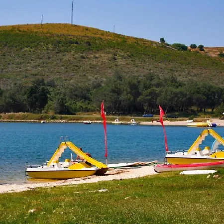 House Ive, Romantic Escape With Jacuzzi, Pool & Olive Grove Charm In Pomer, Istria بيت للعطل *