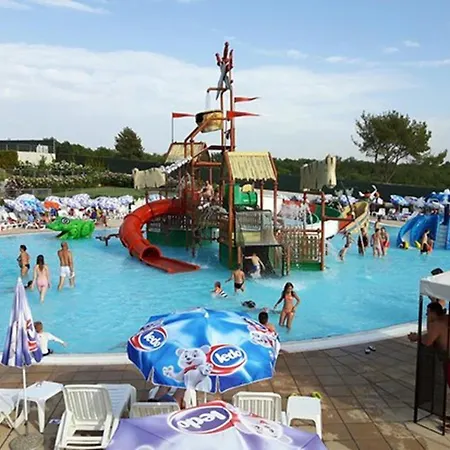 بيت للعطل House Ive, Romantic Escape With Jacuzzi, Pool & Olive Grove Charm In Pomer, Istria بومير