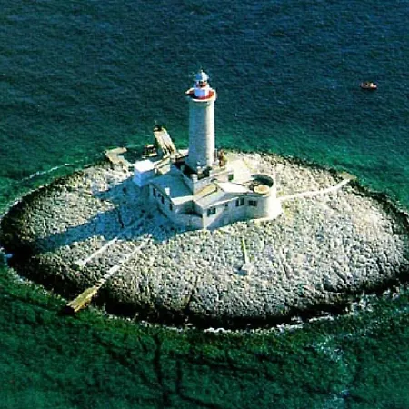 House Ive, Romantic Escape With Jacuzzi, Pool & Olive Grove Charm In Pomer, Istria Dom wakacyjny