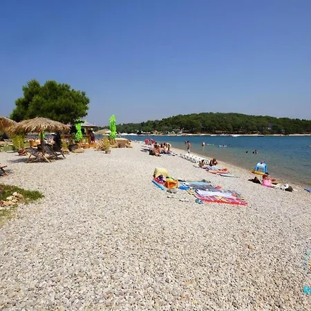 House Ive, Romantic Escape With Jacuzzi, Pool & Olive Grove Charm In Pomer, Istria بومير